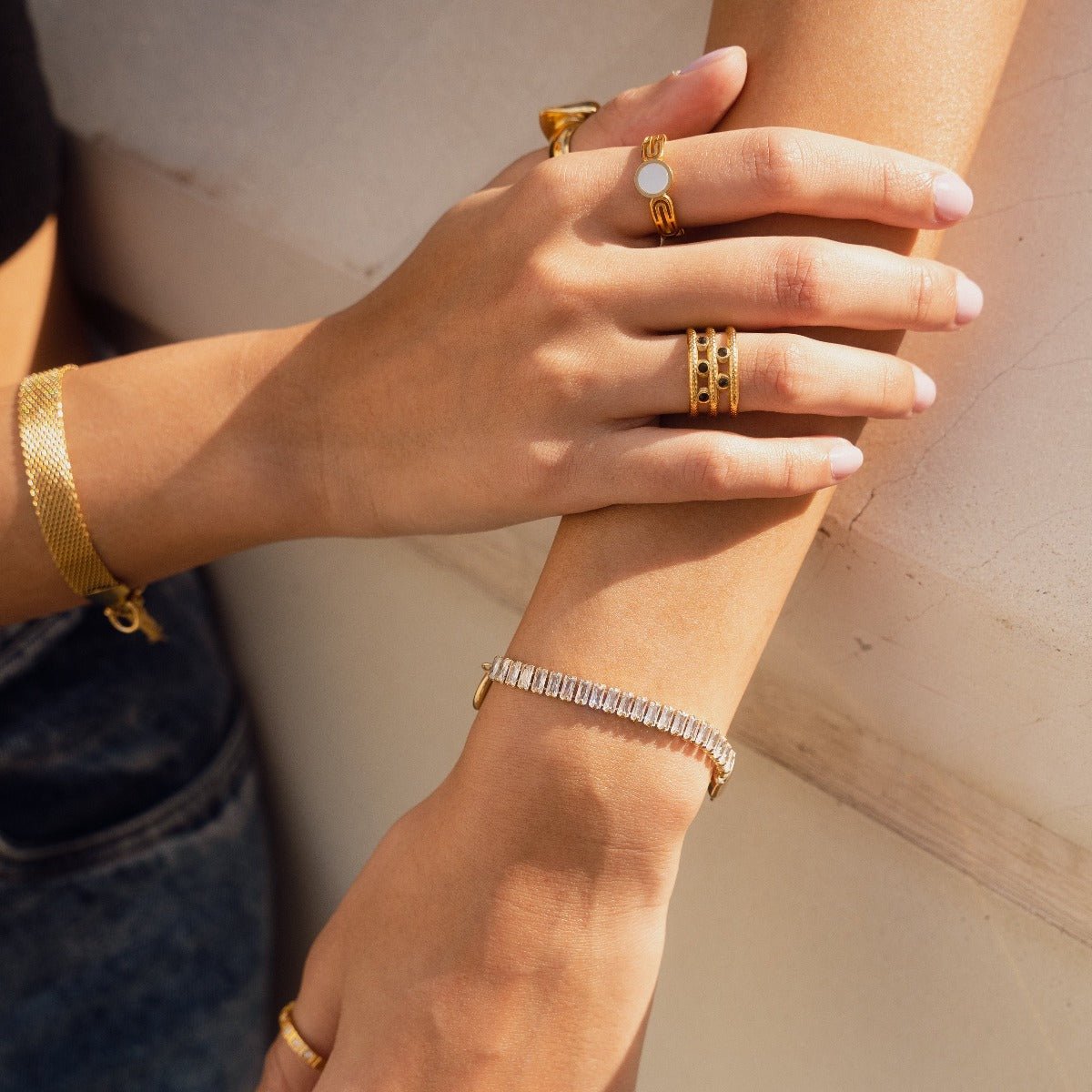 Anillo Atenea Piedra Nácar Bañado en Oro de 18 K