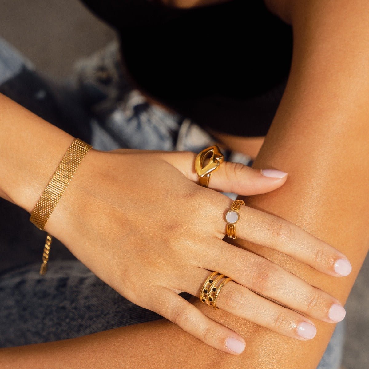 Anillo Atenea Piedra Nácar Bañado en Oro de 18 K