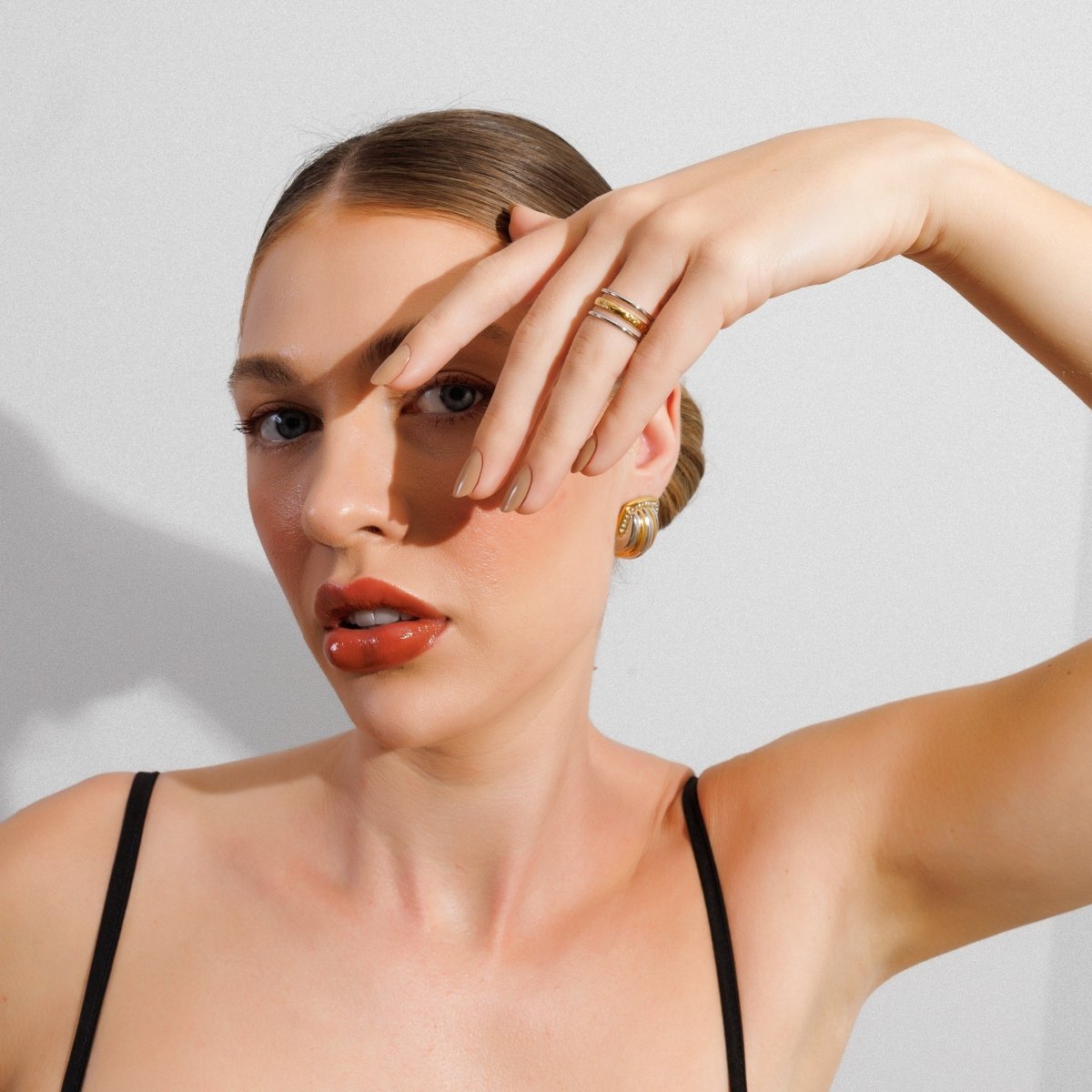 Anillo Aura ajustable con baño mixto de oro y plata