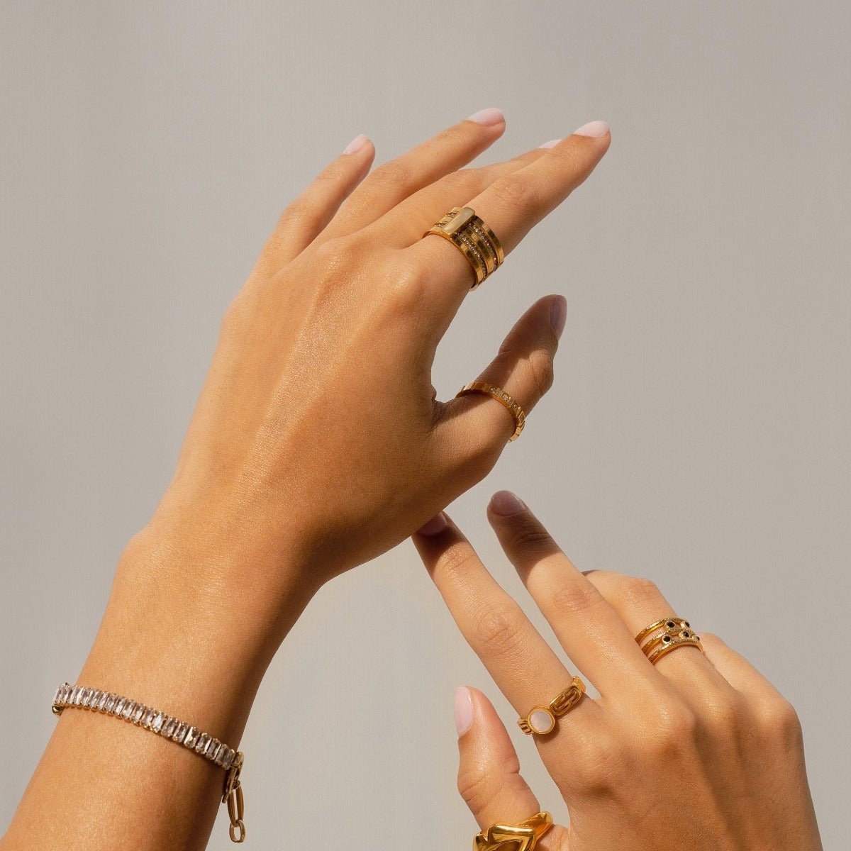 Anillo Caviar Stack bañado en oro de 18 quilates