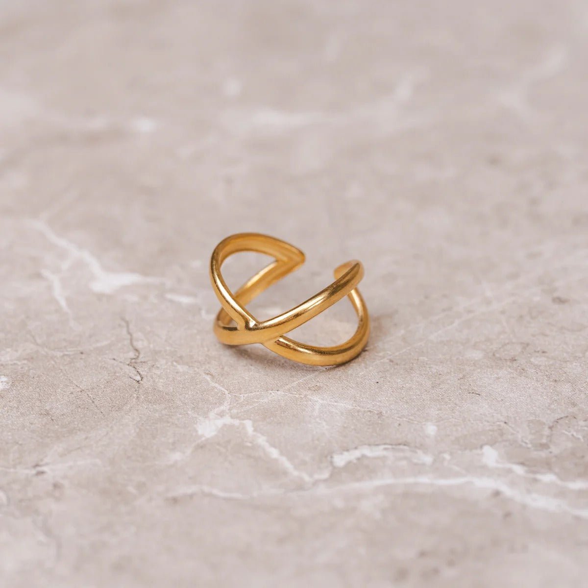 Anillo Cruz Minimalista Ajustable Chapado en Oro de 18K