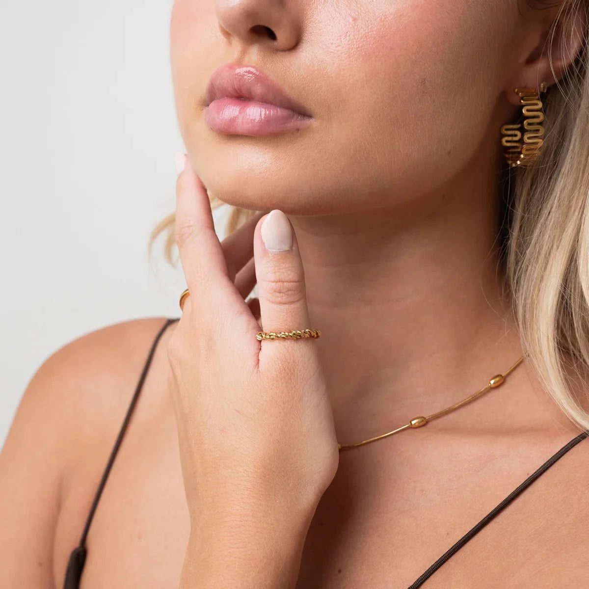 Anillo espiral chapado en oro de 18 quilates