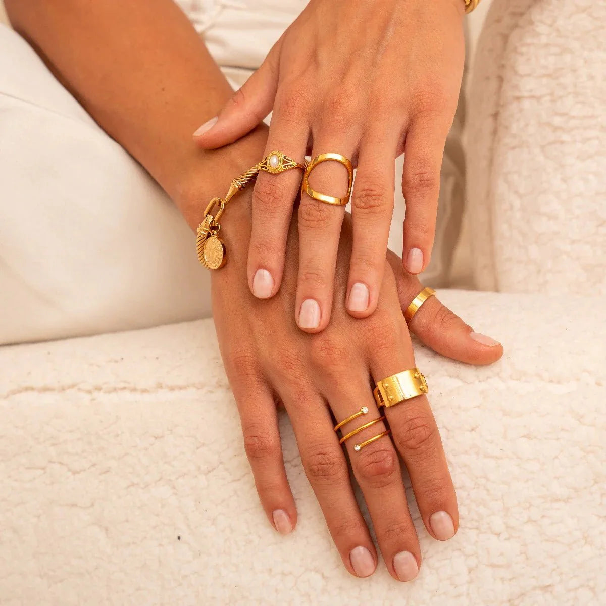 Anillo Fino Espiral Bañado en Oro de 18K