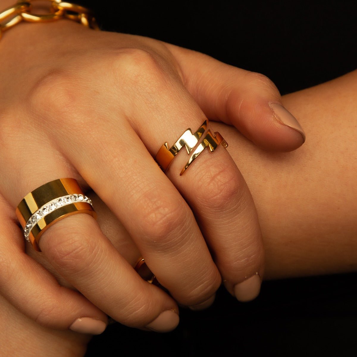 Anillo Revyora Liguria bañado en oro de 18 quilates