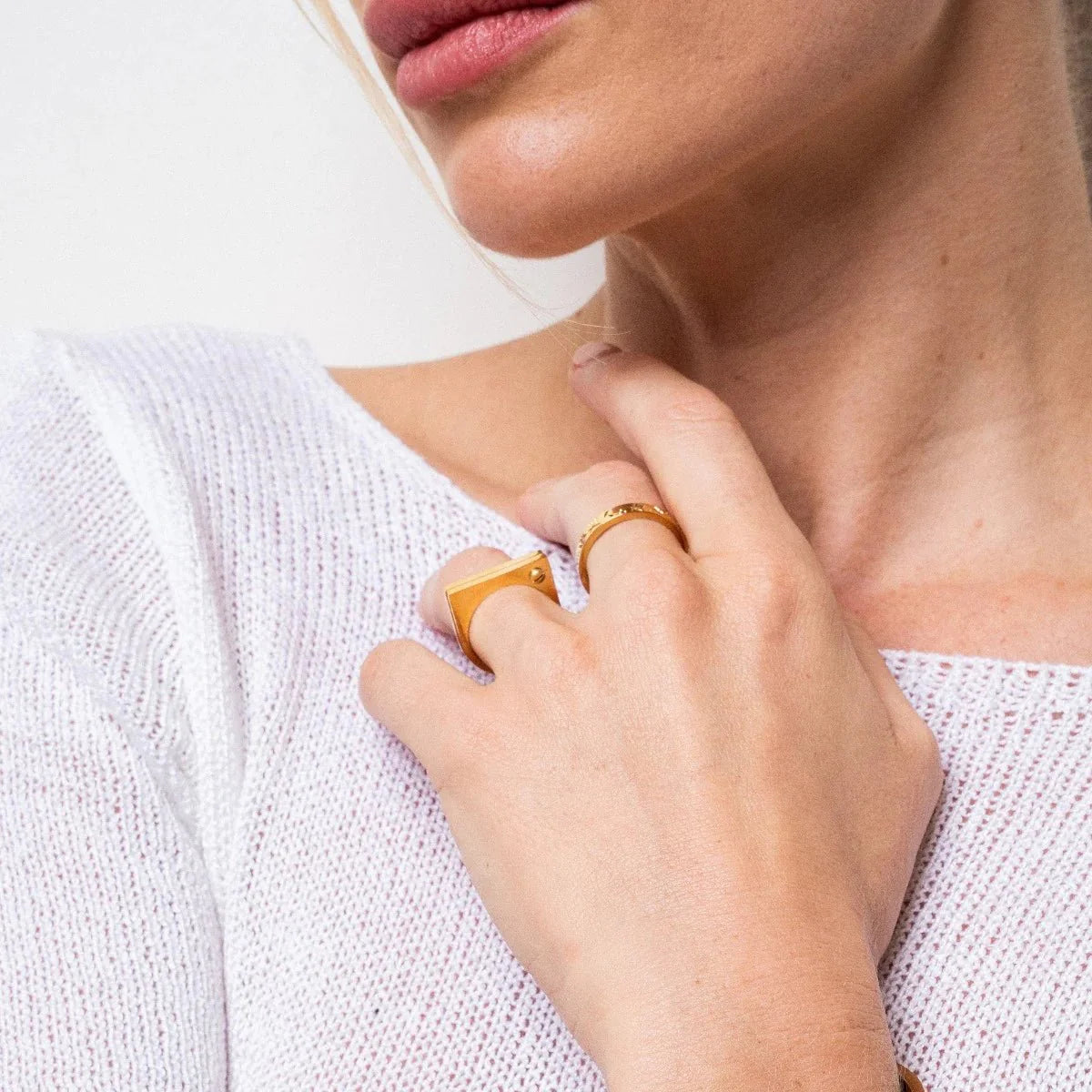 Anillo de rosca bañado en oro de 18k