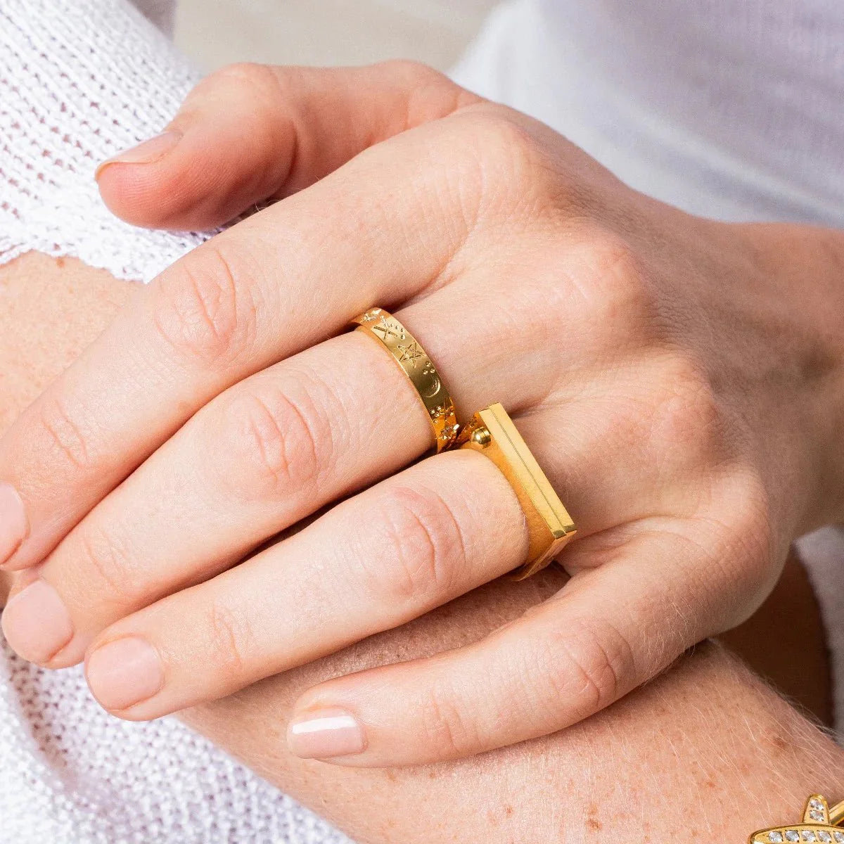 Anillo de rosca bañado en oro de 18k