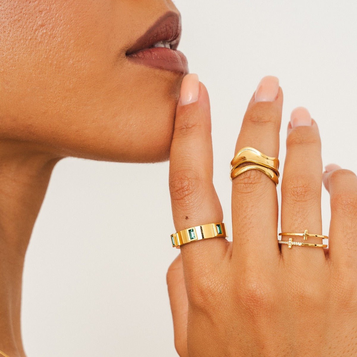 Anillo cúbico de prestigio bañado en oro de 18 quilates