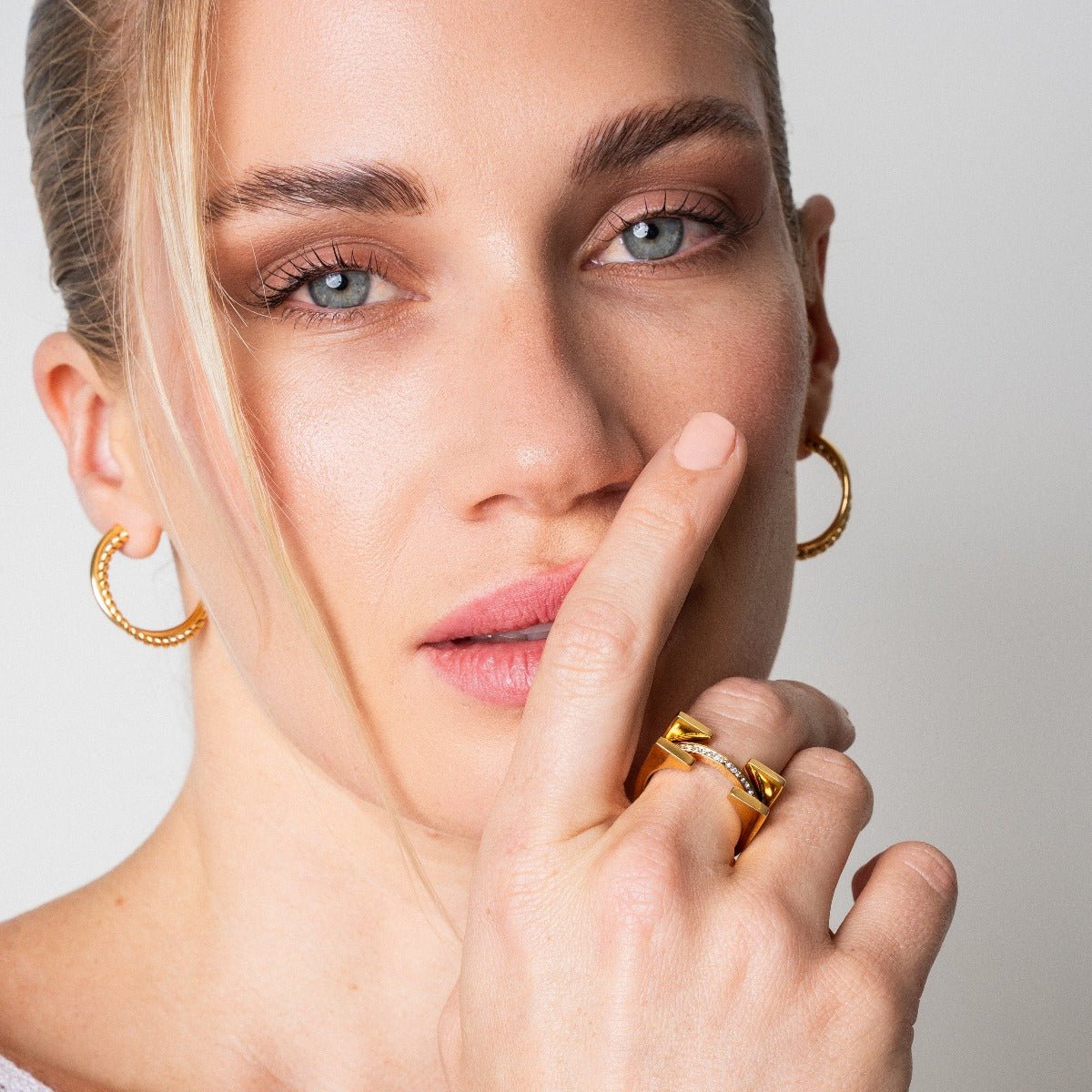 Anillo de la Verdad bañado en oro de 18k