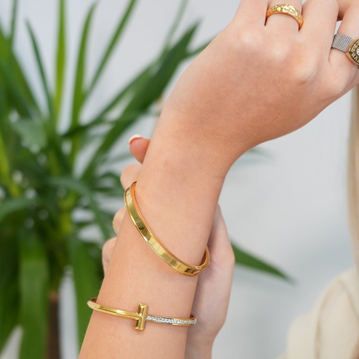 Pulsera T-Bar Elegance bañada en oro de 18 k