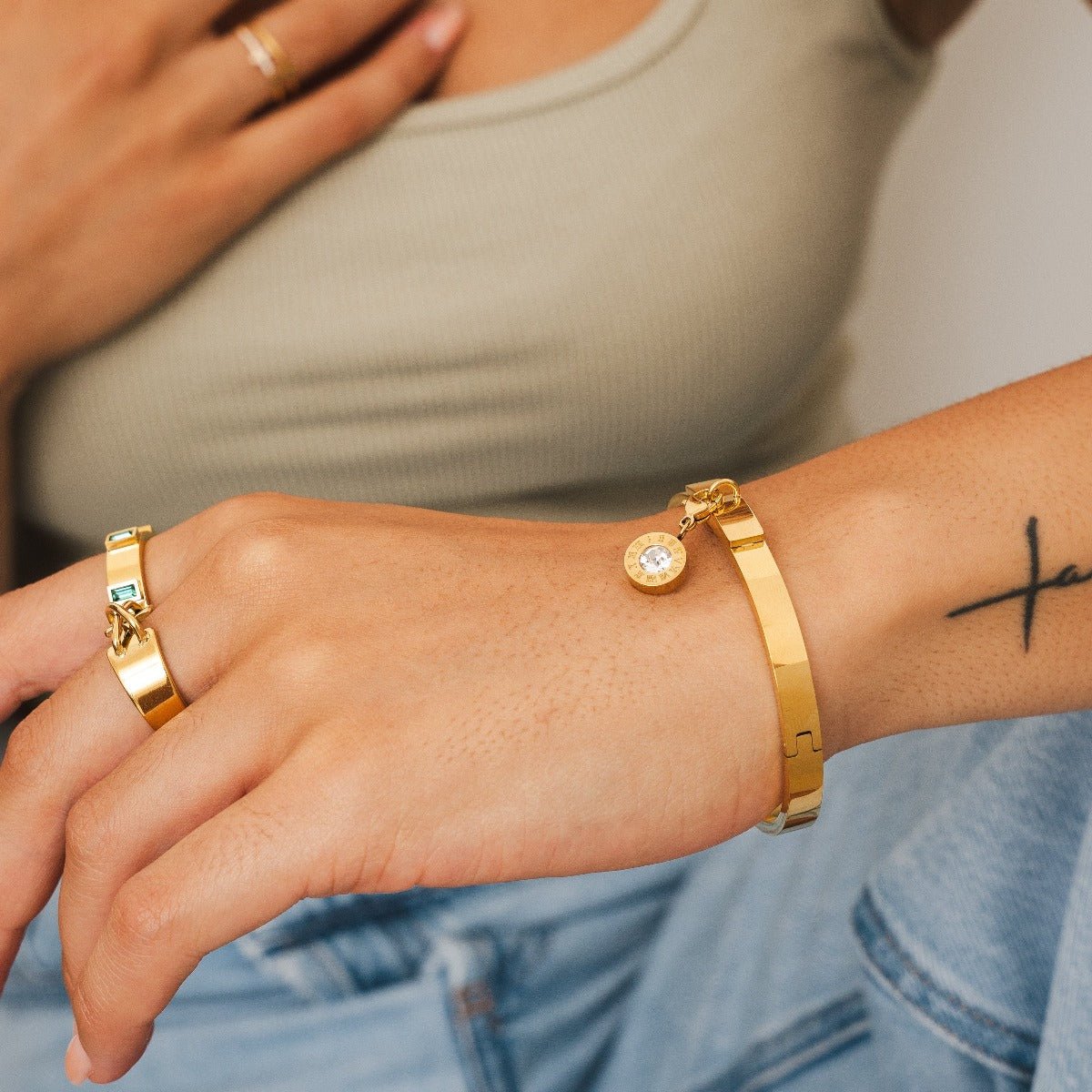 Pulsera Uniq bañada en oro de 18 quilates