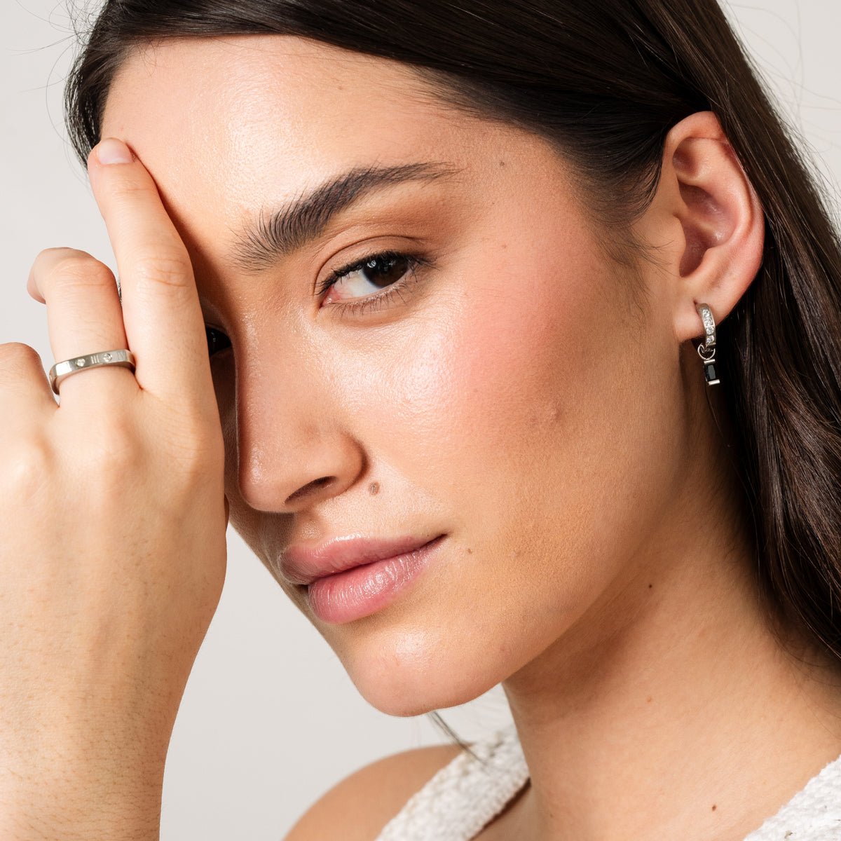 Pendiente de aro con diamante negro - Plata