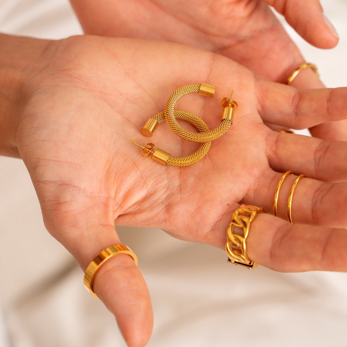 Pendiente de aro Isabella bañado en oro de 18 quilates