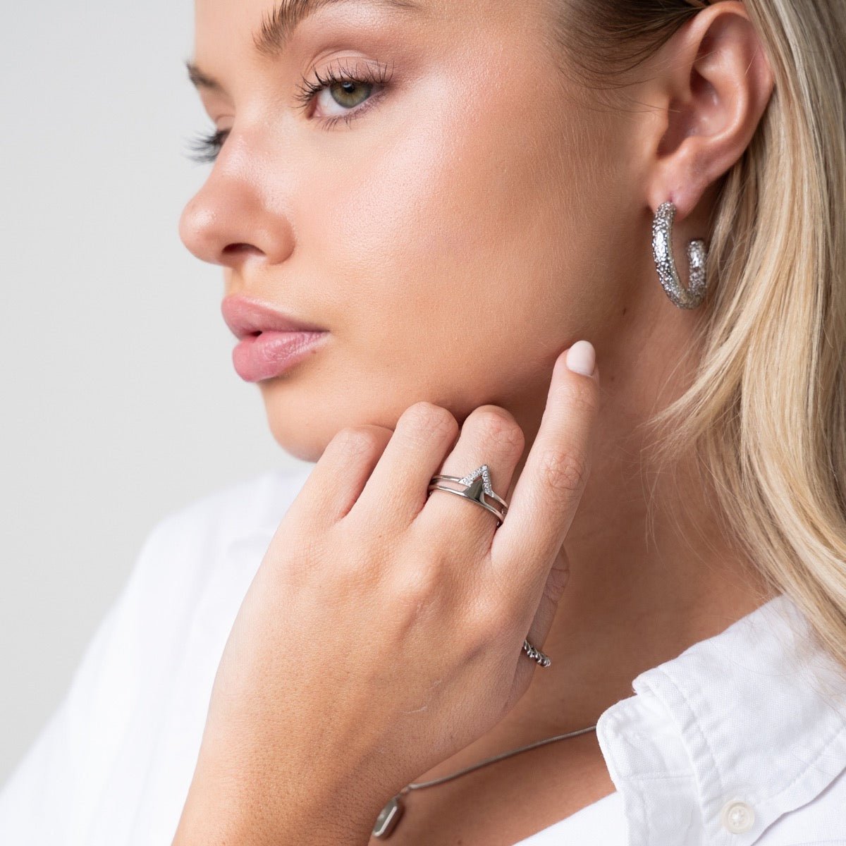 Pendiente de aro texturizado - Plata