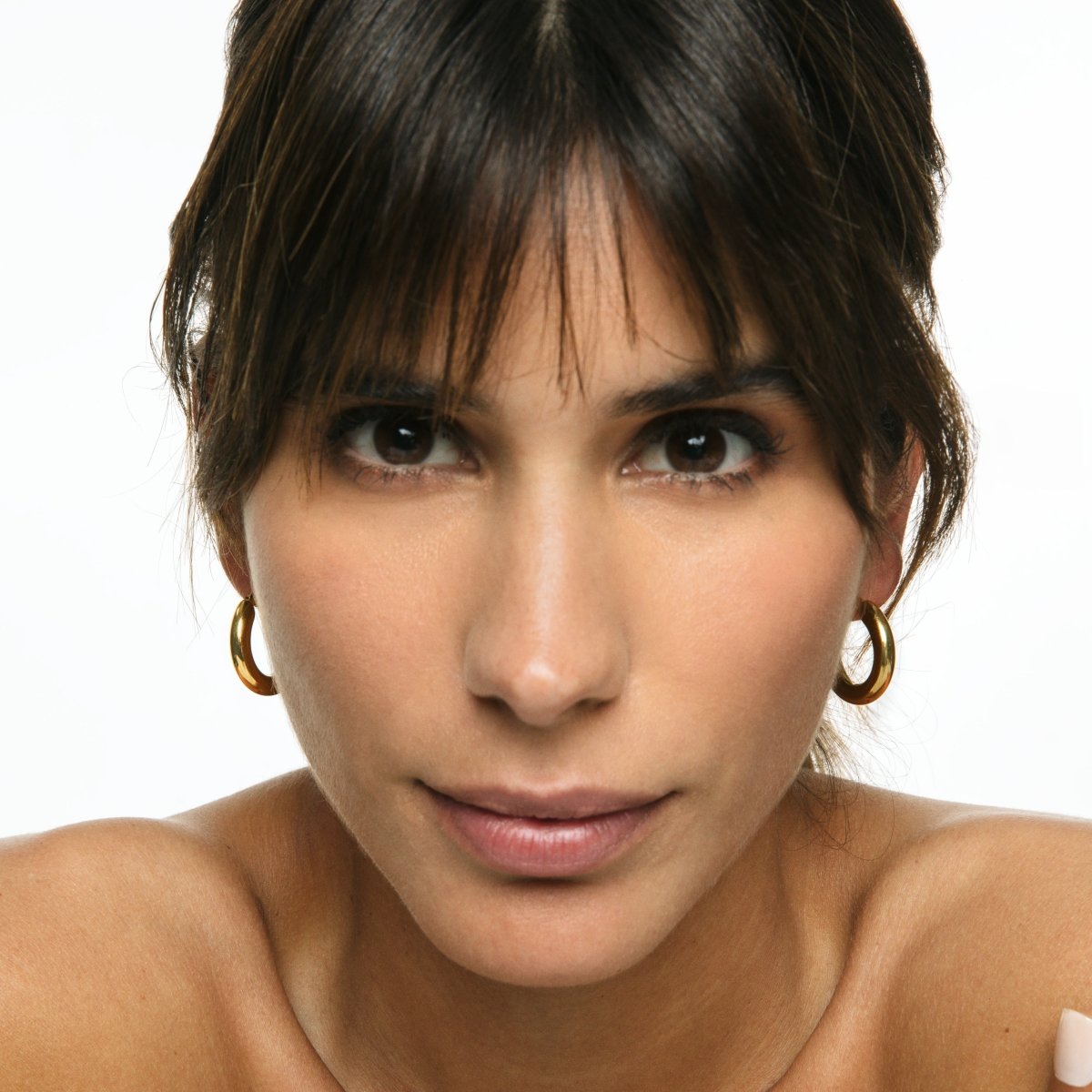 Pendiente de aro Lele M Tube bañado en oro de 18 quilates