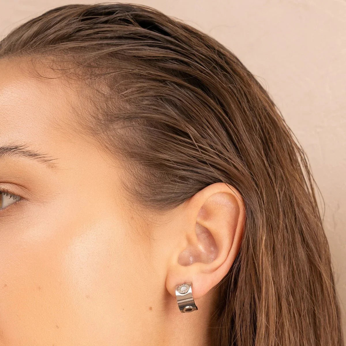 Pendiente giratorio con números romanos - Plata