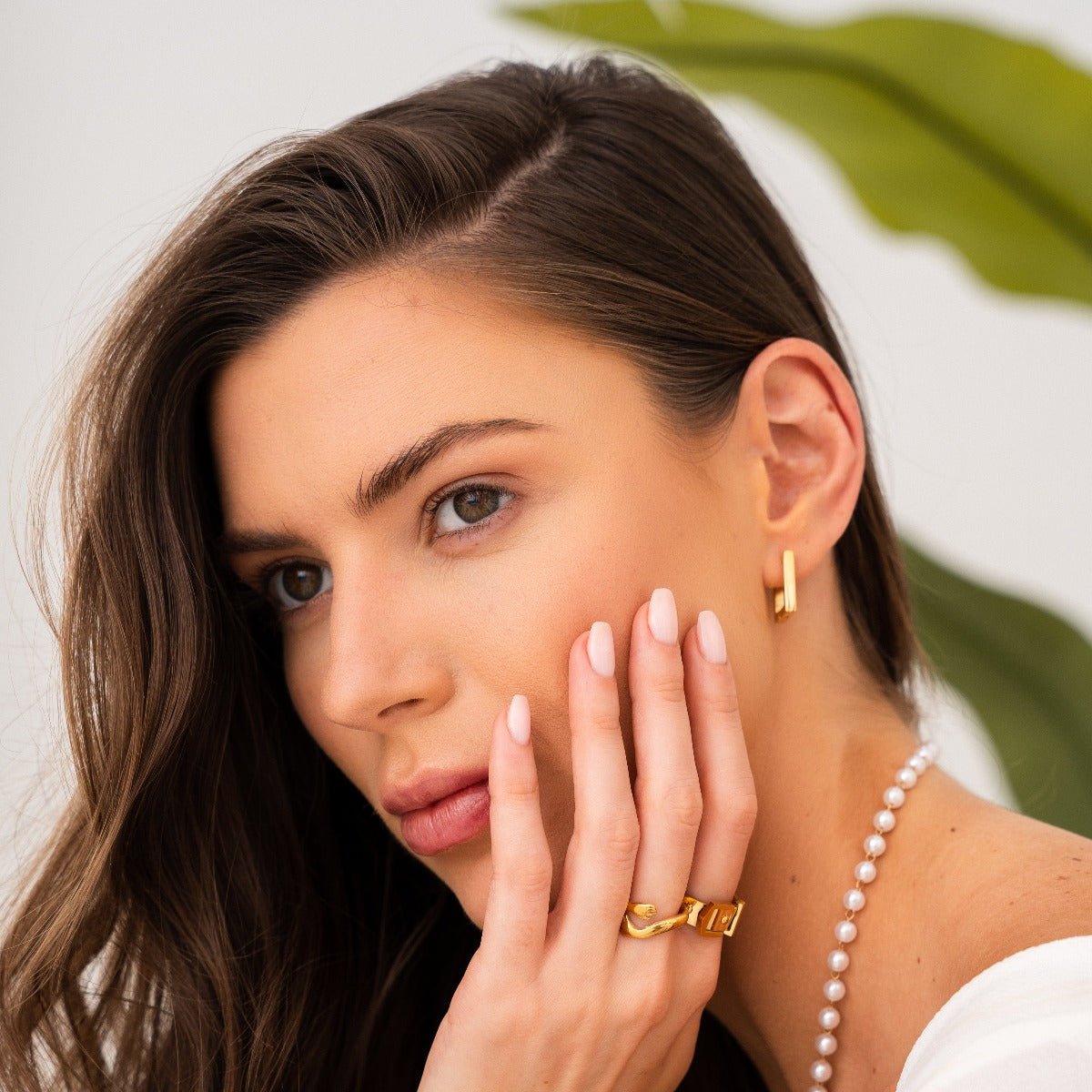 Pendiente de Aro Cuadrado Leonor Bañado en Oro de 18K