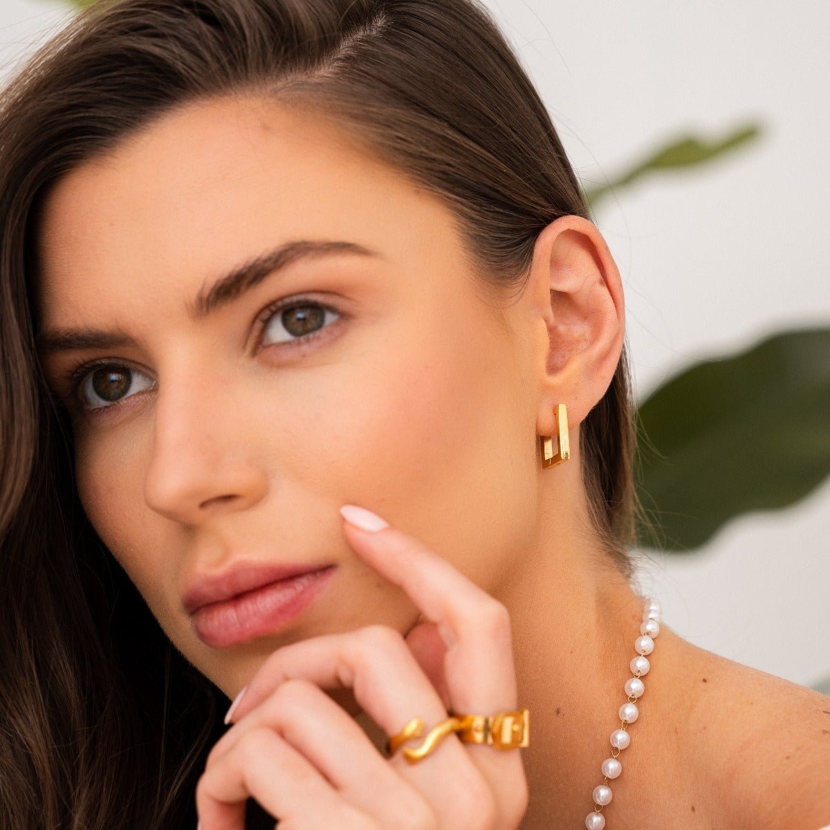 Pendiente de Aro Cuadrado Leonor Bañado en Oro de 18K