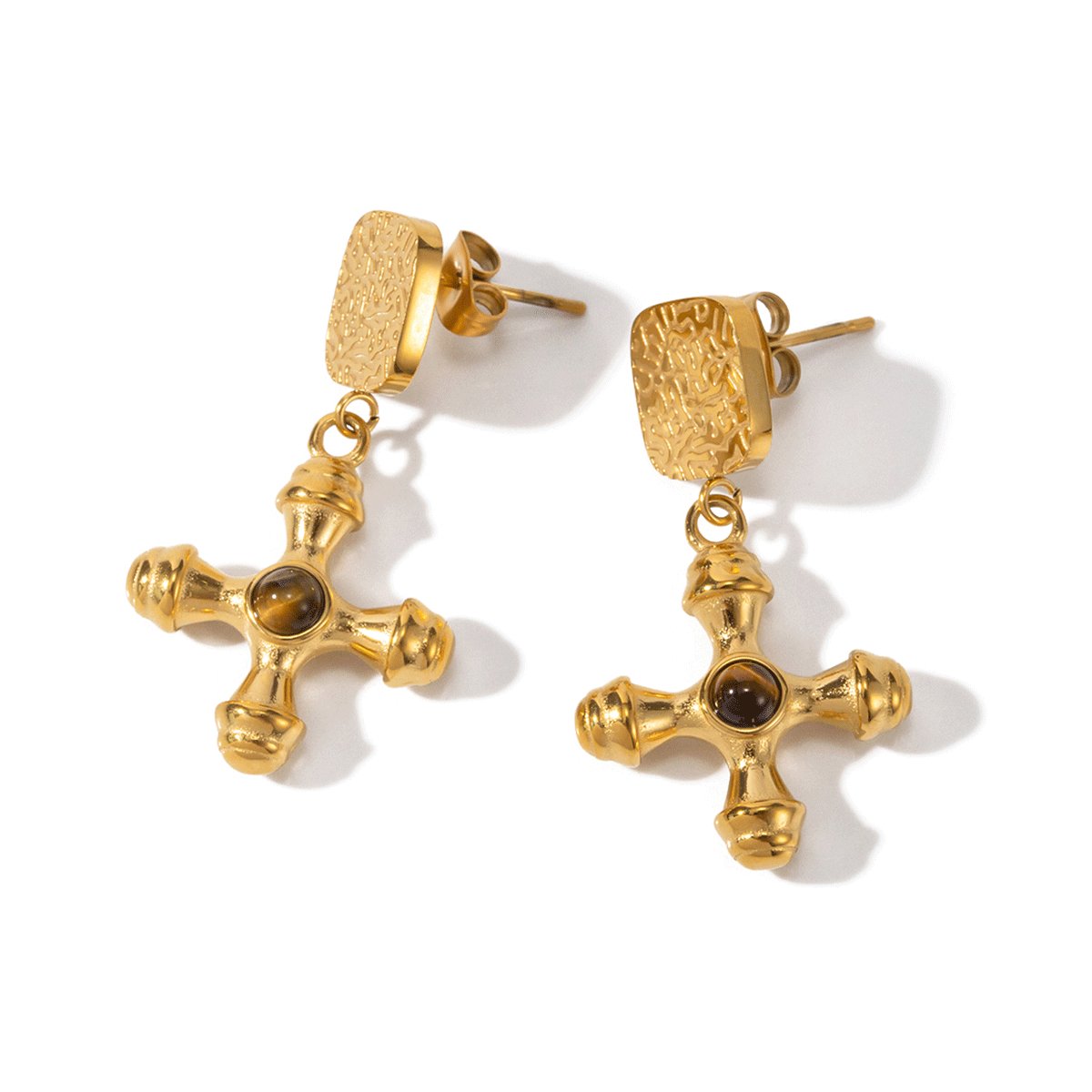 Pendiente de ojo de tigre bañado en oro de 18 quilates