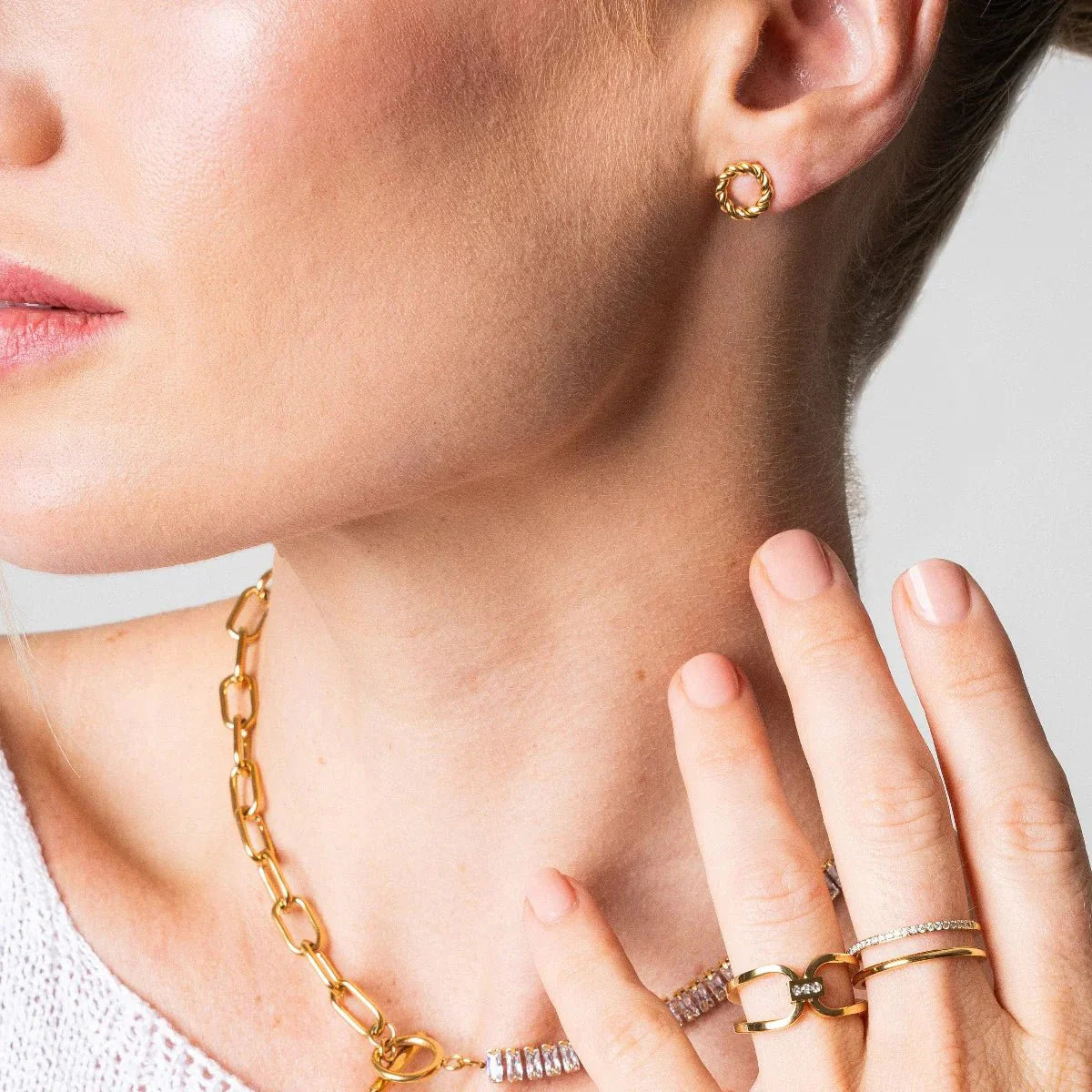 Pendiente Twist bañado en oro de 18k