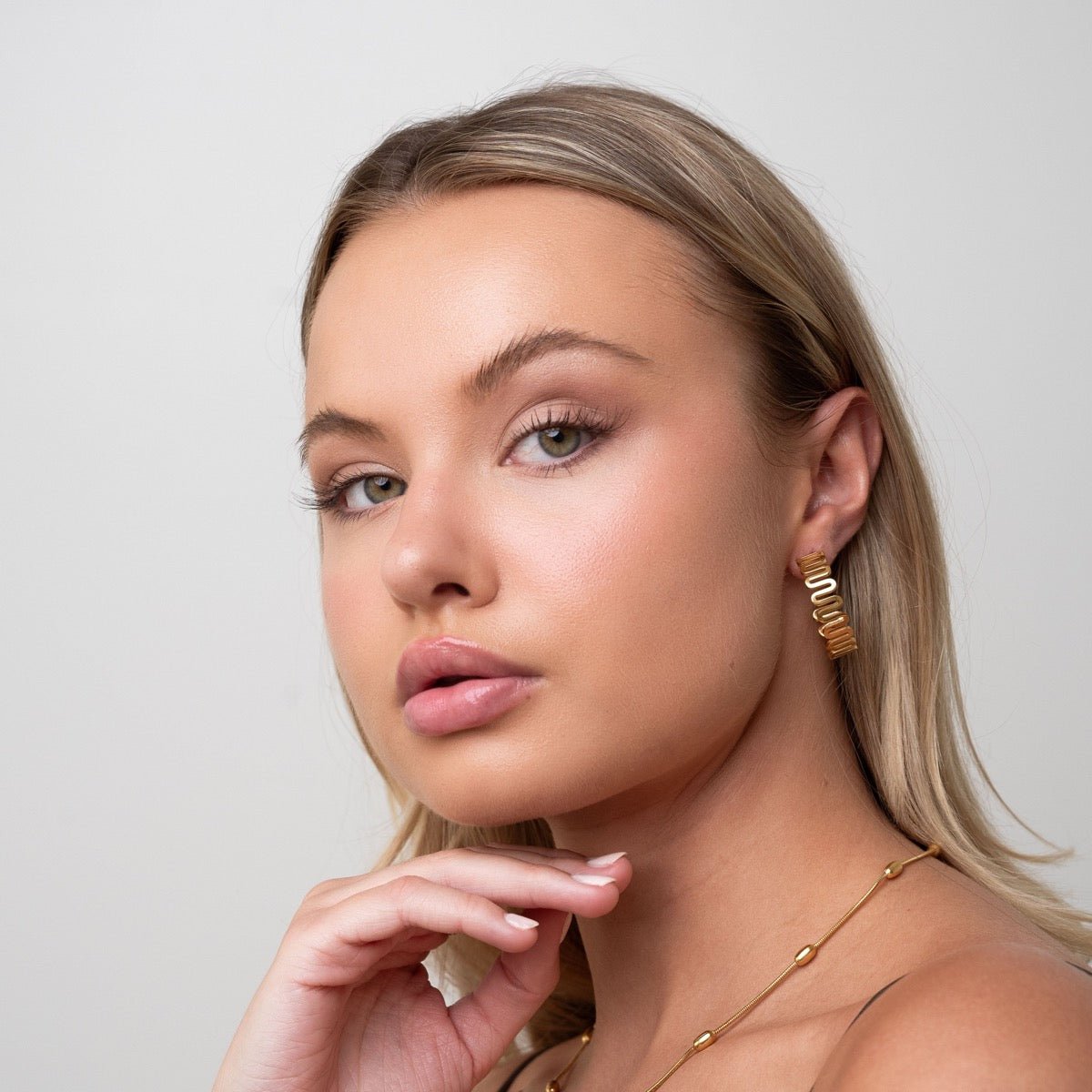 Pendiente Zig Zag Bañado en Oro de 18k