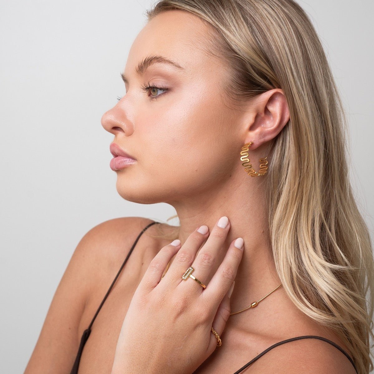 Pendiente Zig Zag Bañado en Oro de 18k