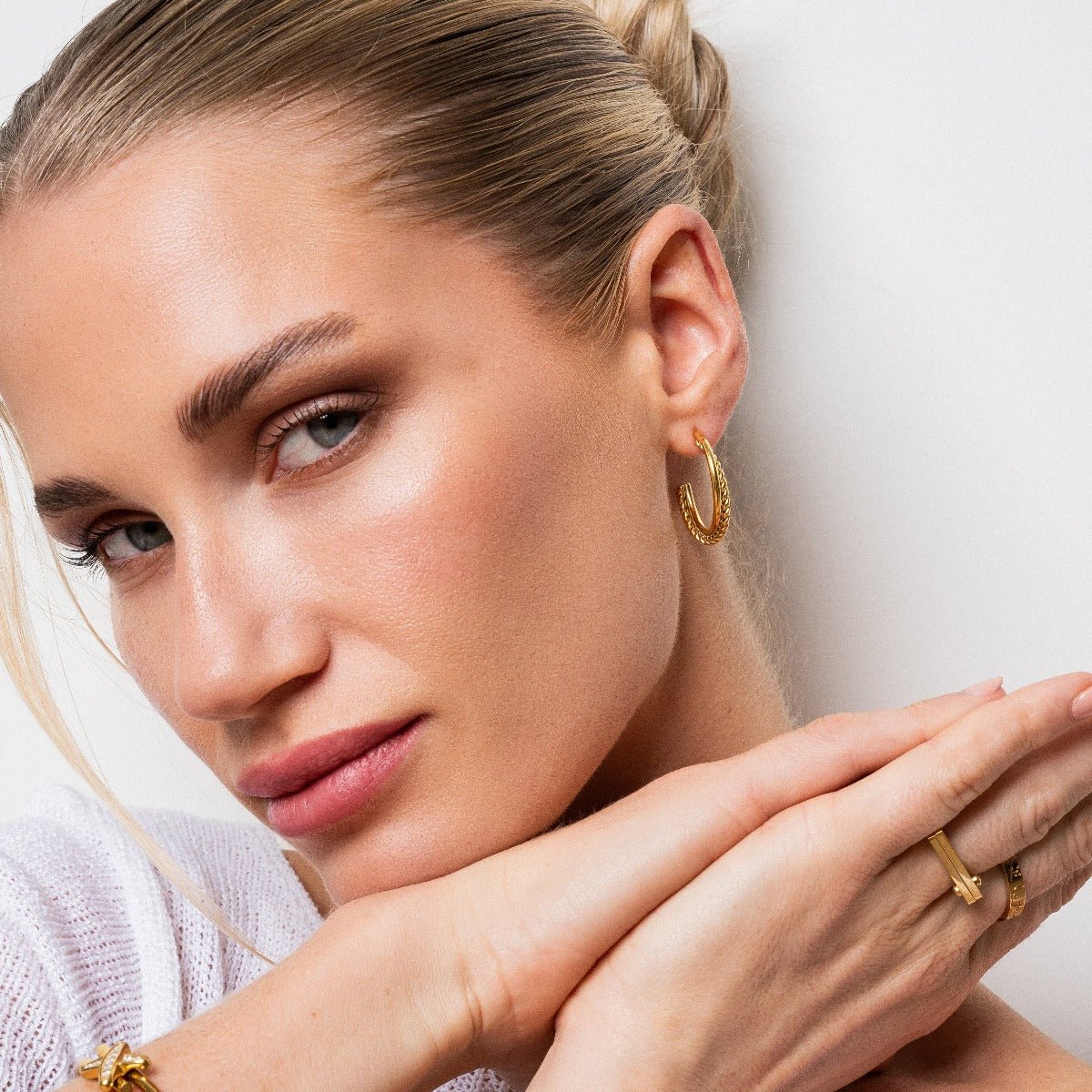 Pendientes de aro Madison bañados en oro de 18 quilates