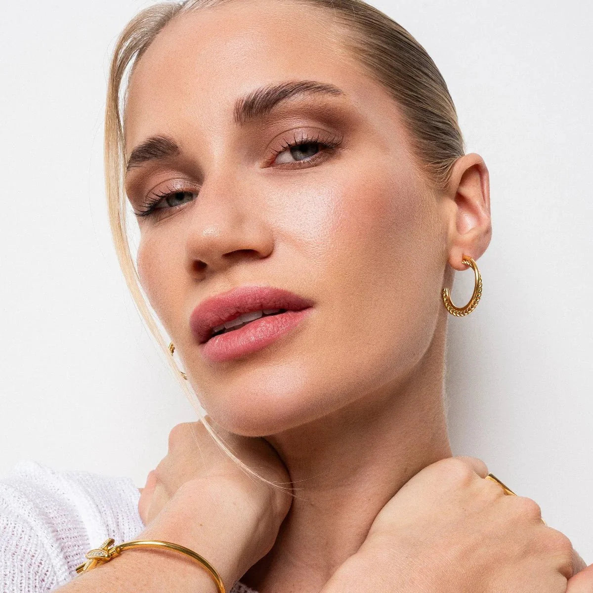 Pendientes de aro Madison bañados en oro de 18 quilates