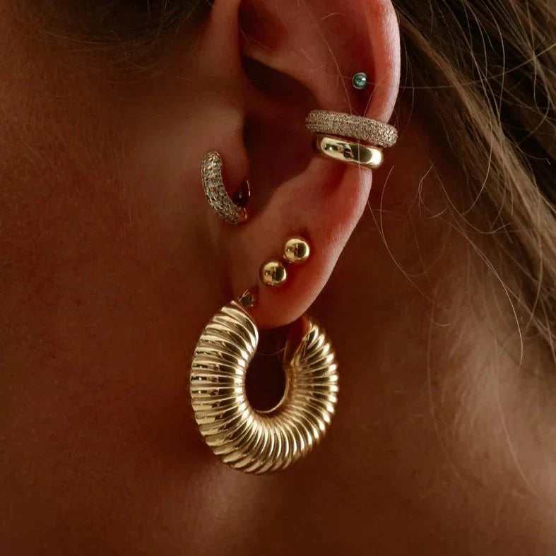 Pendientes de aro llamativos Ziza bañados en oro de 18 k