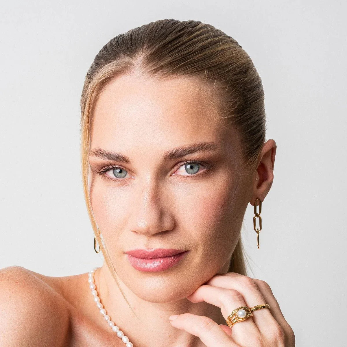 Pendientes colgantes chapados en oro