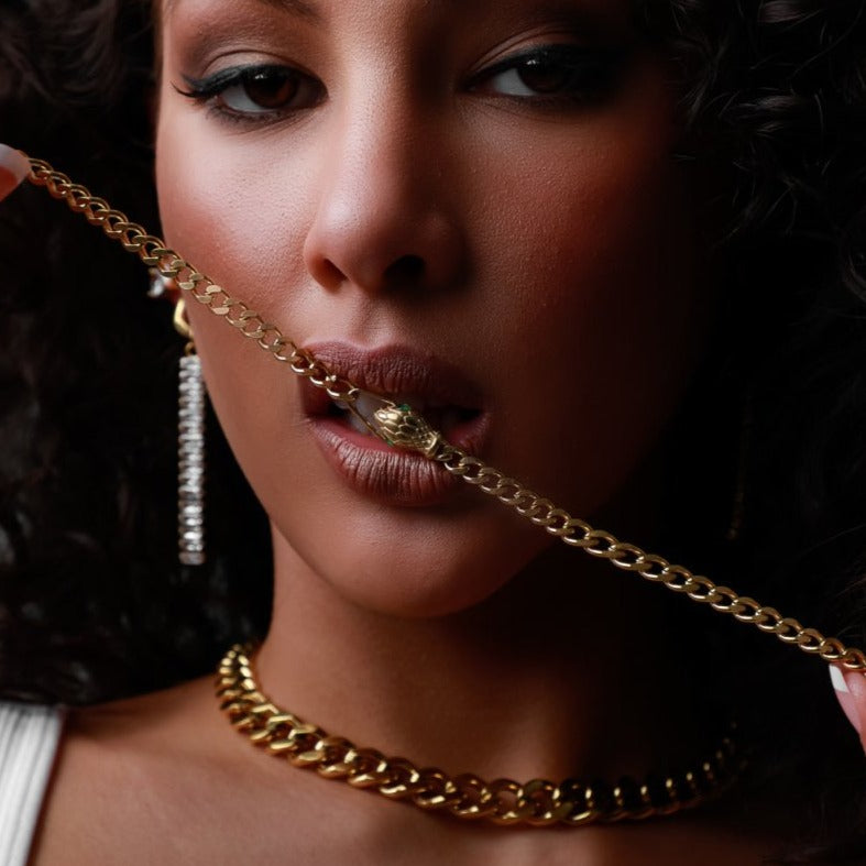 Gargantilla de serpiente bañada en oro de 18 quilates