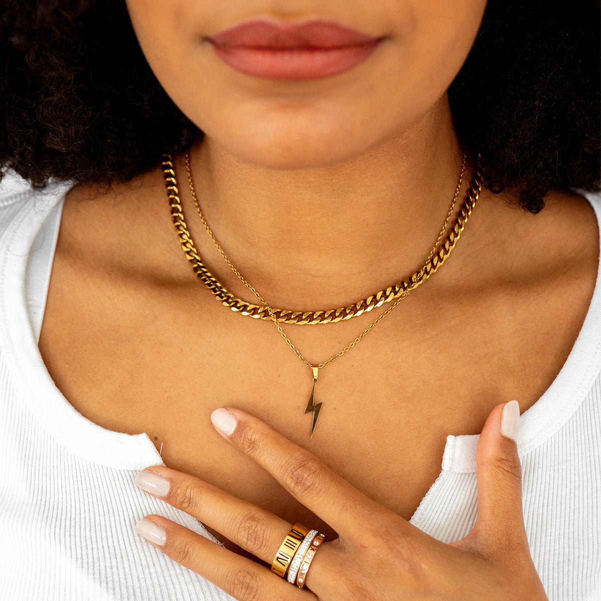 Collar con colgante de energía y rayo chapado en oro de 18 quilates