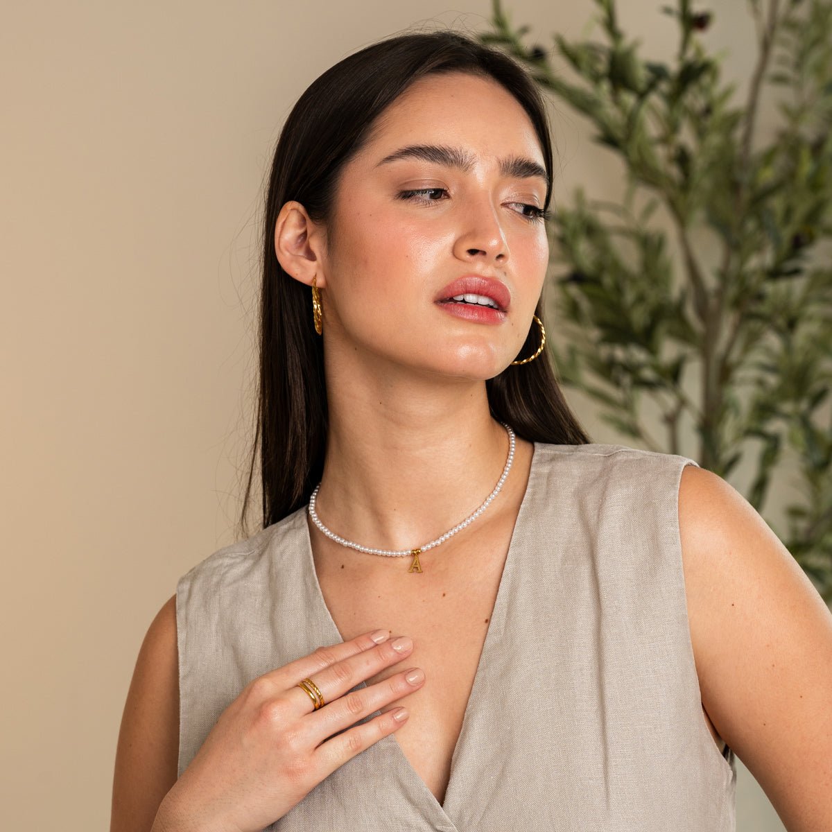 Collar de perlas con letra inicial bañado en oro de 18 quilates