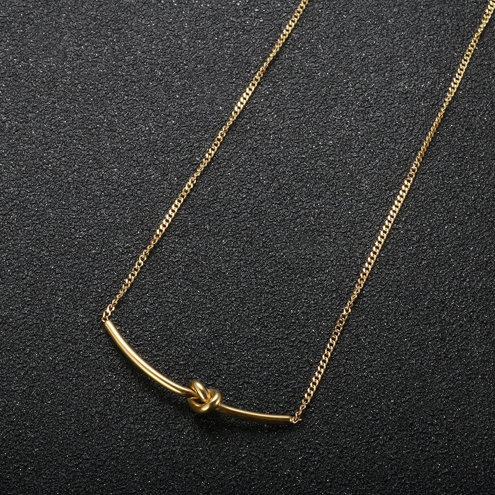 Collar de Nudo Chapado en Oro de 18k