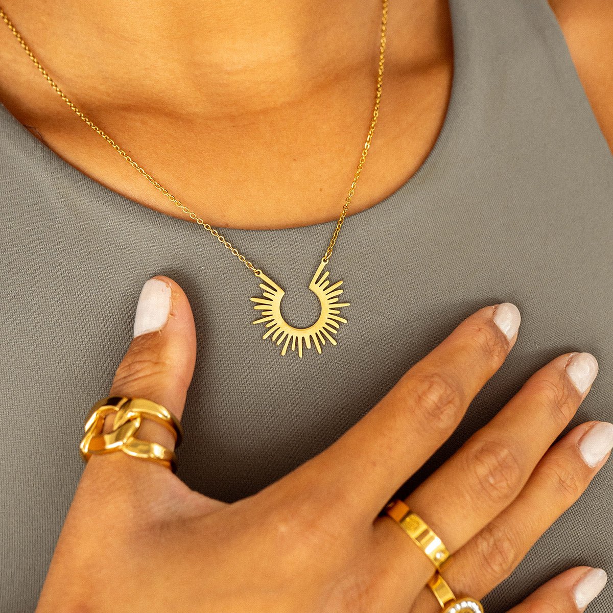 Collar con colgante de espiga bañado en oro de 18 quilates