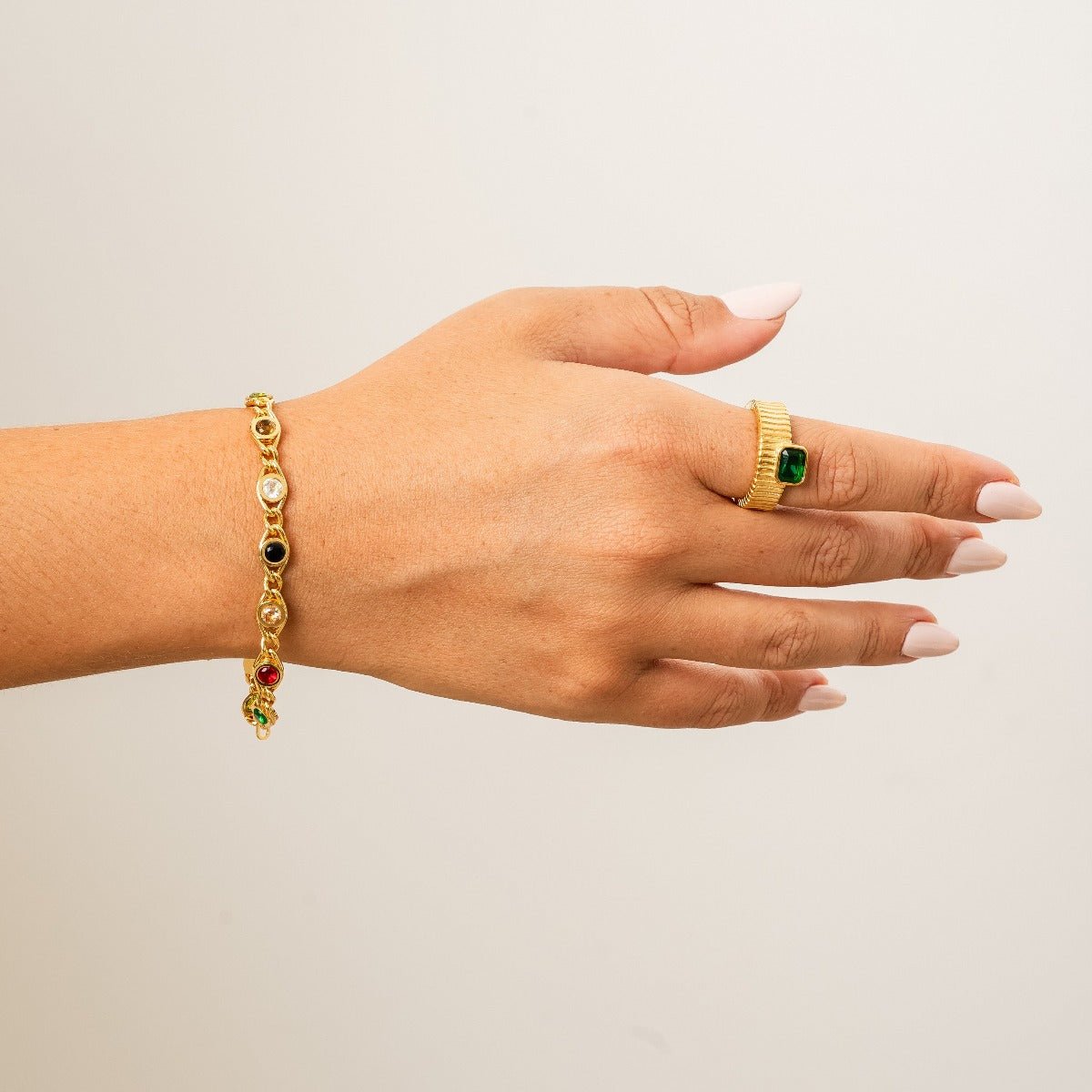 Pulsera Chloé bañada en oro de 18 quilates