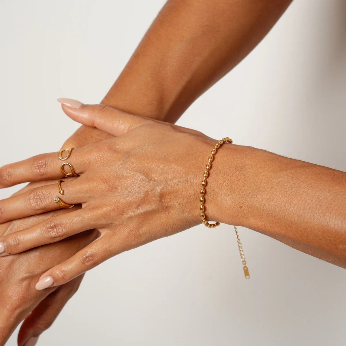 Pulsera de cadena bañada en oro con cuentas de 18 quilates