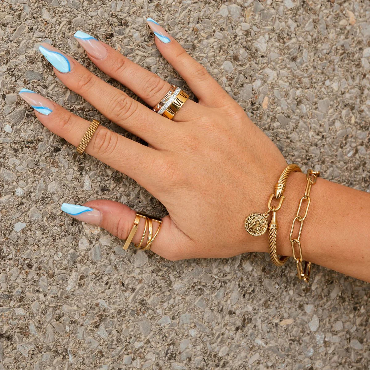 Pulsera de eslabones de cadena Celina bañada en oro de 18 quilates