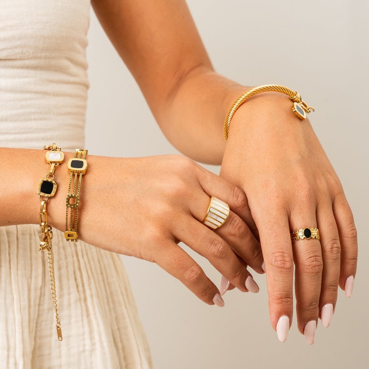 Pulsera Mono Cuadrada Bañada en Oro de 18k