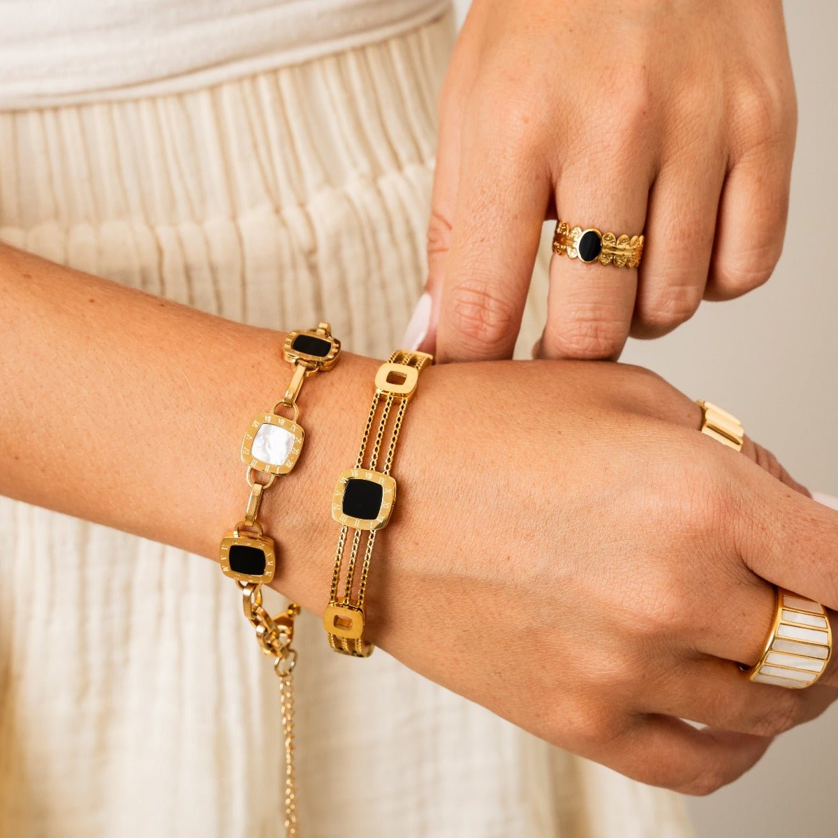 Pulsera Mono Cuadrada Bañada en Oro de 18k