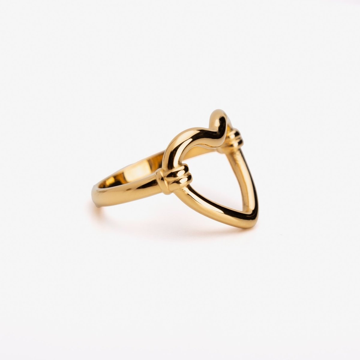 Anillo de corazón hueco bañado en oro de 18 k