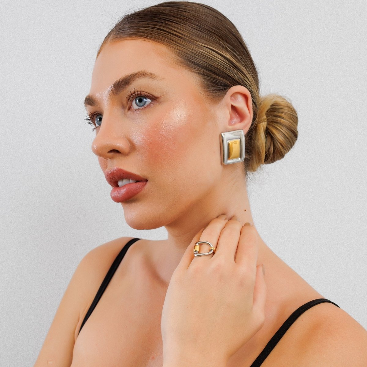 Anillo de eslabones dobles ajustable con baño mixto de oro y plata