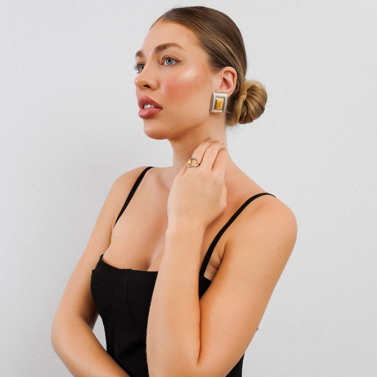 Anillo de eslabones dobles ajustable con baño mixto de oro y plata