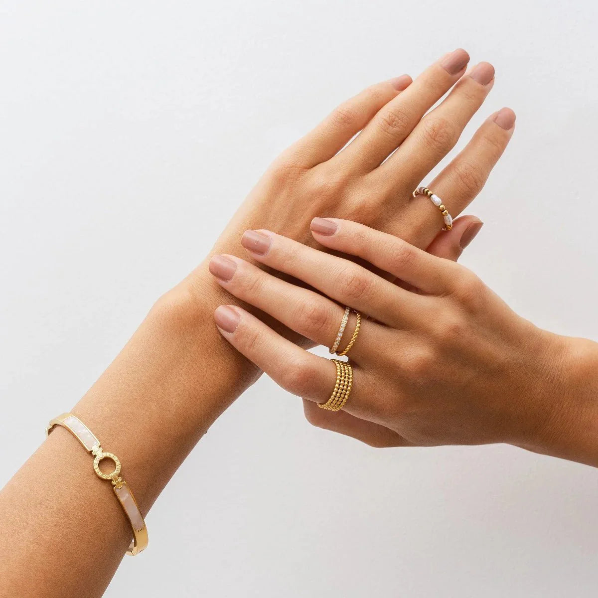 Anillo Esfera Icónica Chapado en Oro de 18 K