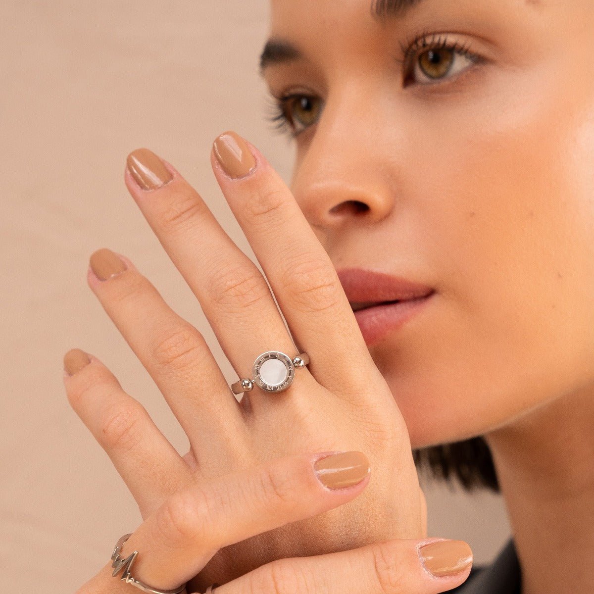 Anillo giratorio con números romanos - Plata 