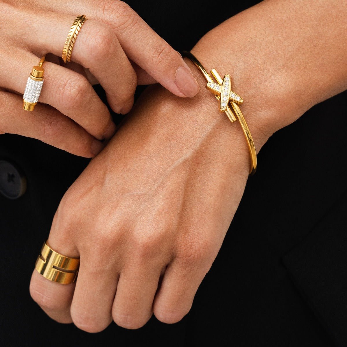 Anillo grueso Hi-Lo bañado en oro de 18 quilates