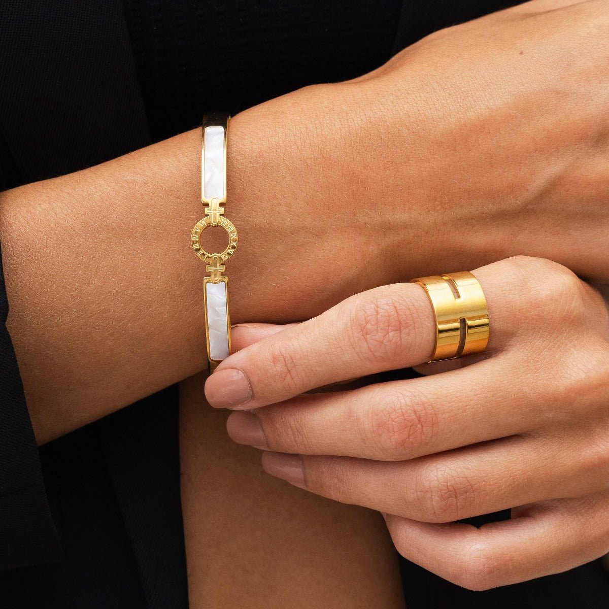 Anillo grueso Hi-Lo bañado en oro de 18 quilates