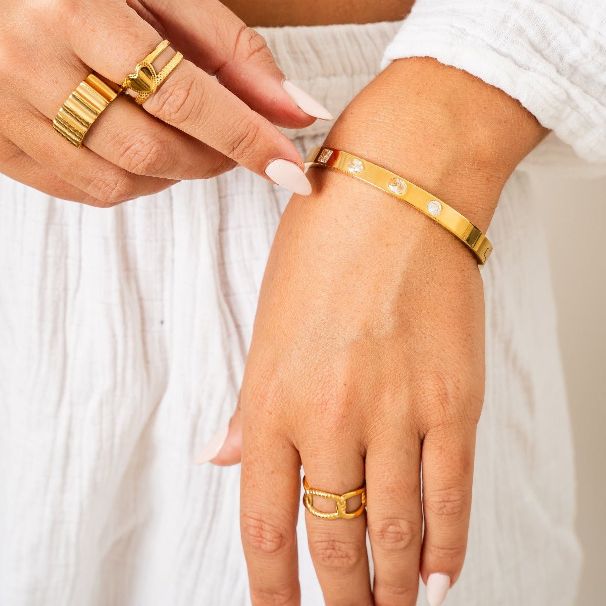 Anillo de eslabones ajustable chapado en oro de 18 quilates