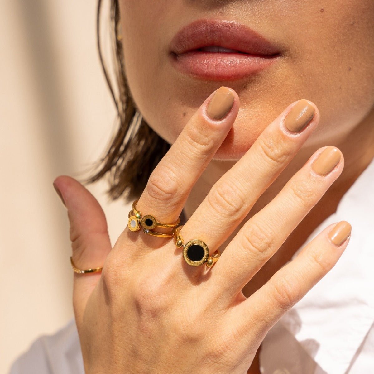 Anillo Romanos Venecia bañado en oro de 18 quilates