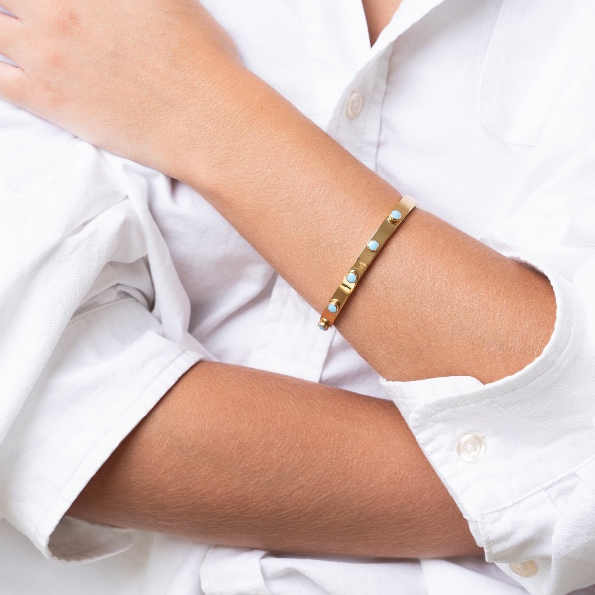 Pulsera de piedra aguamarina bañada en oro de 18 quilates