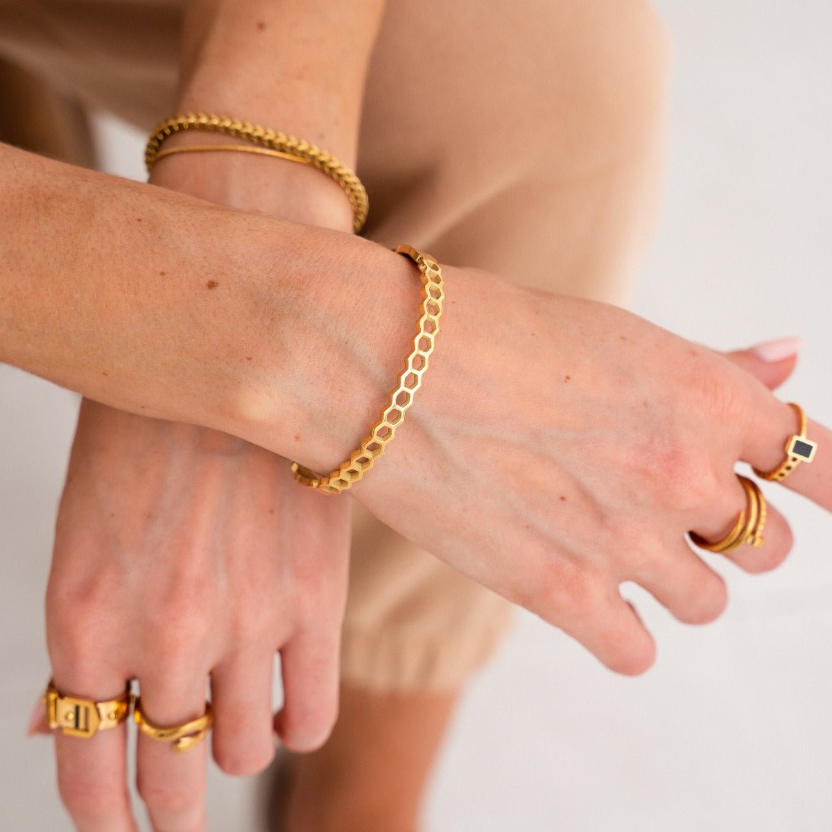 Pulsera de Panal bañada en oro de 18 quilates